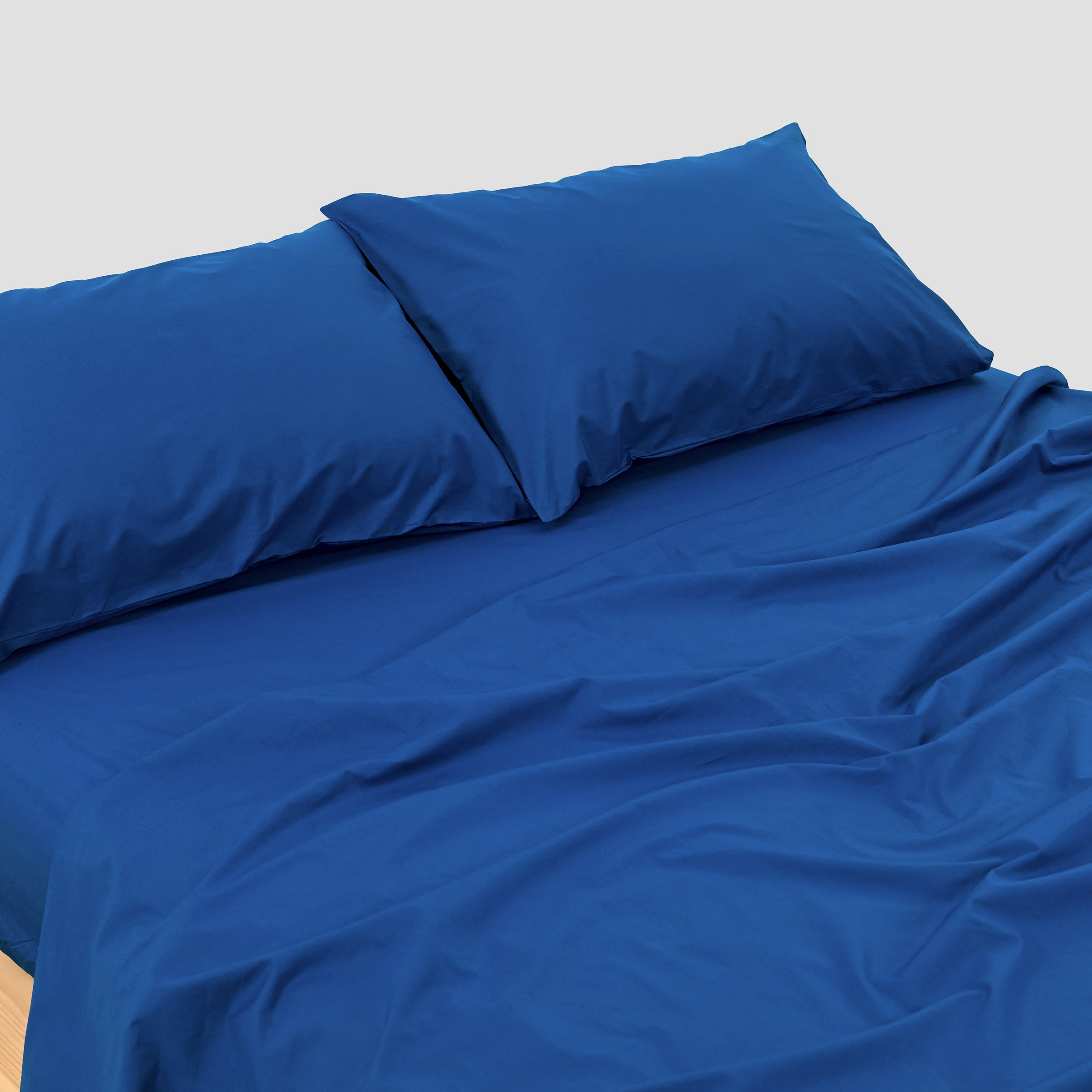 crisp-cobalt-flat-sheet-corner-by-sojao
