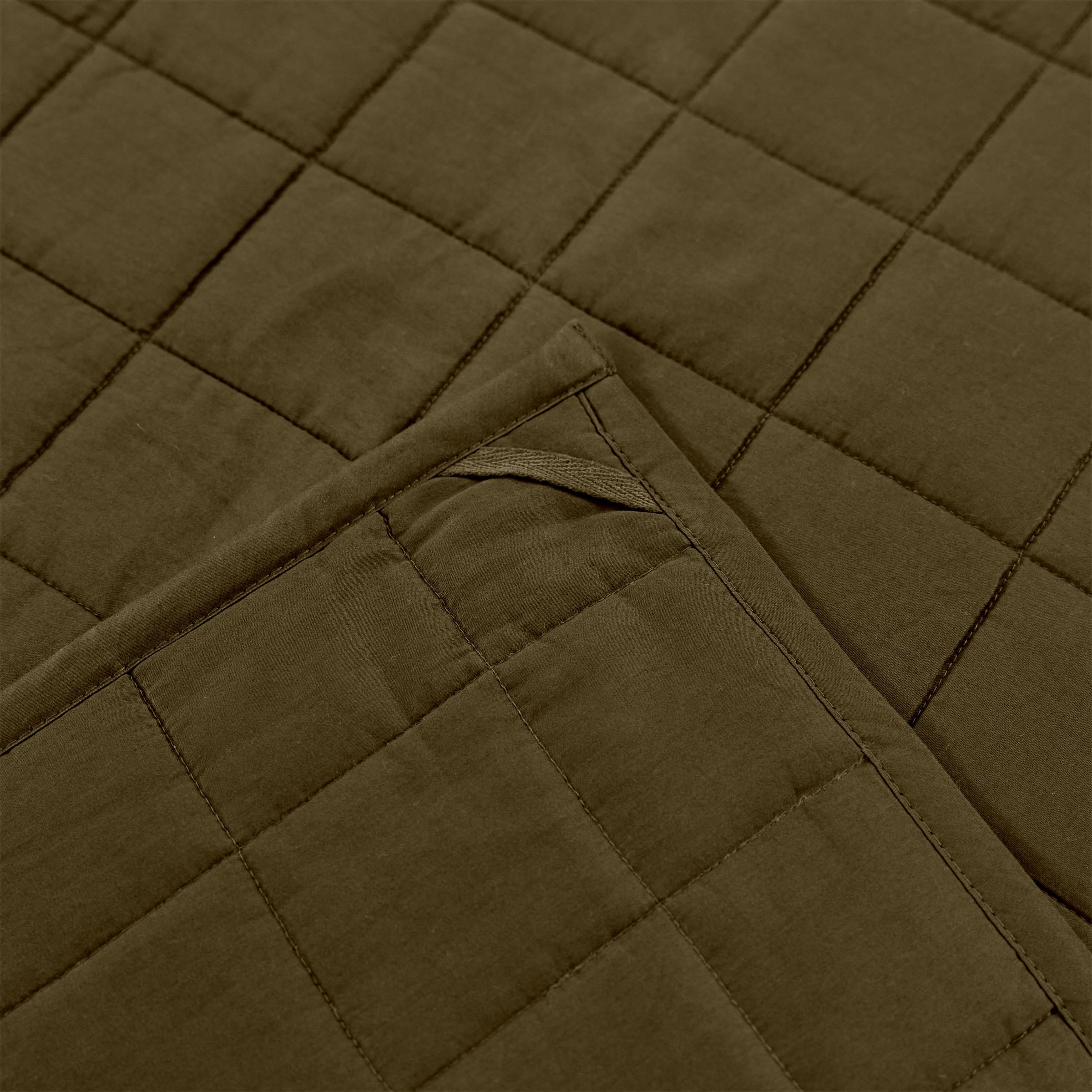 organic-cotton-quilt-in-moss-colour-corner-loop-detail-by-sojao