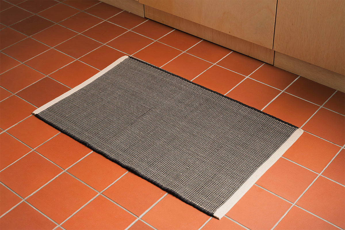 organic-cotton-floor-mats-in-black-colour-by-sojao