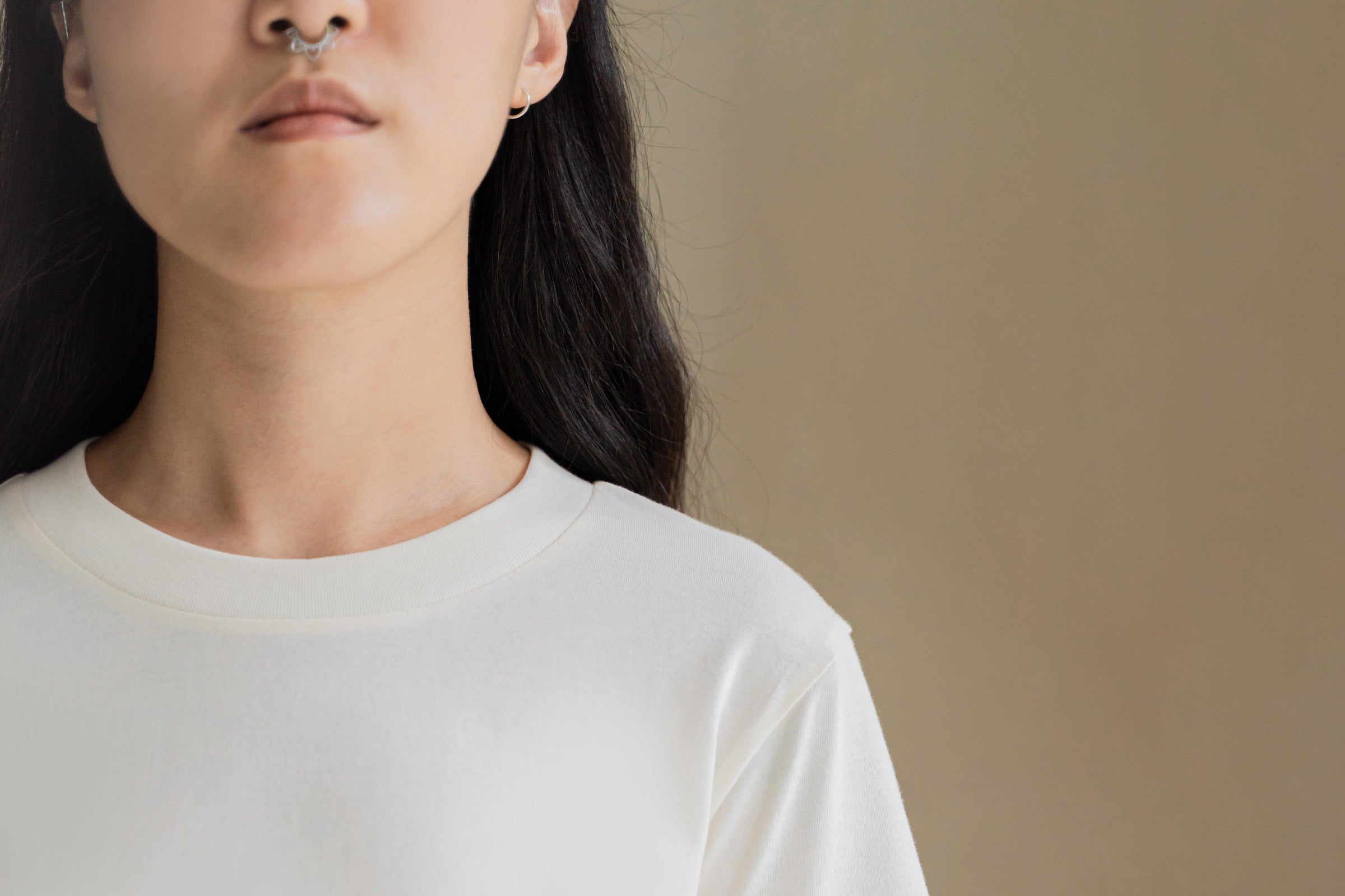 organic-cotton-womens-tee-details-in-cream-colour-by-sojao
