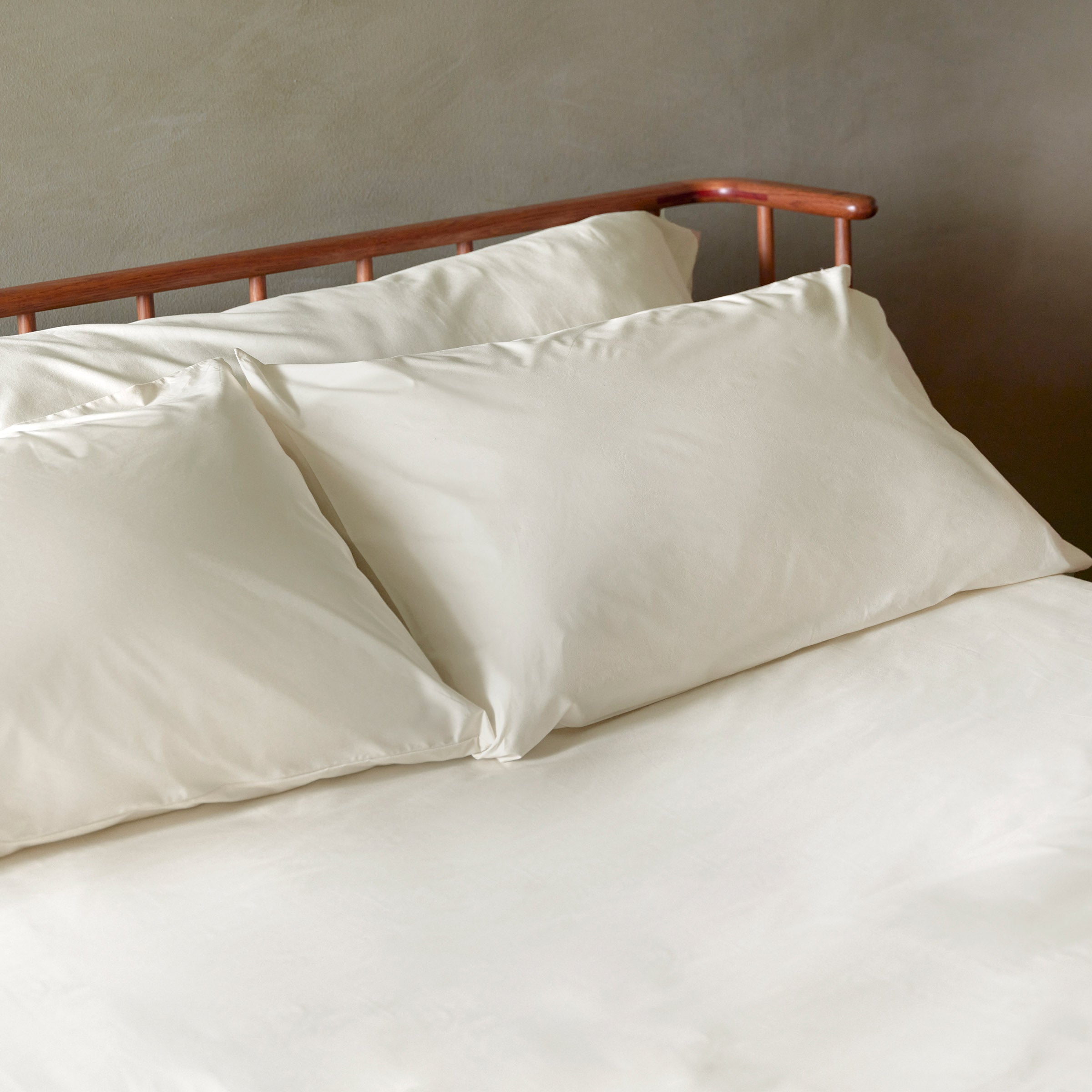 ชุดผ้าปูที่นอนแบบผ้าฝ้ายทอละเอียดสีขาว