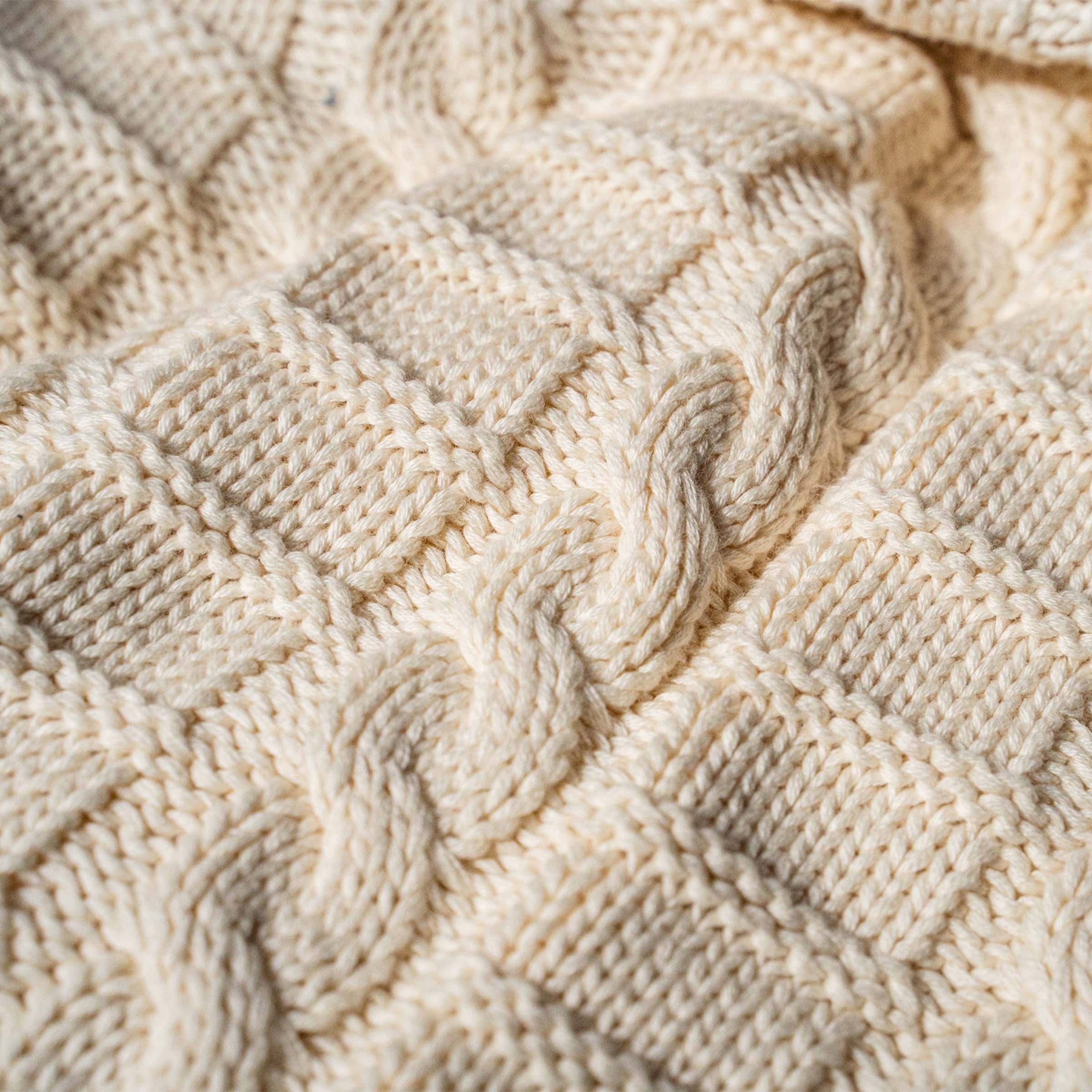 organic-cotton-cable-knit-throw-detail-in-ivory-colour-by-sojao