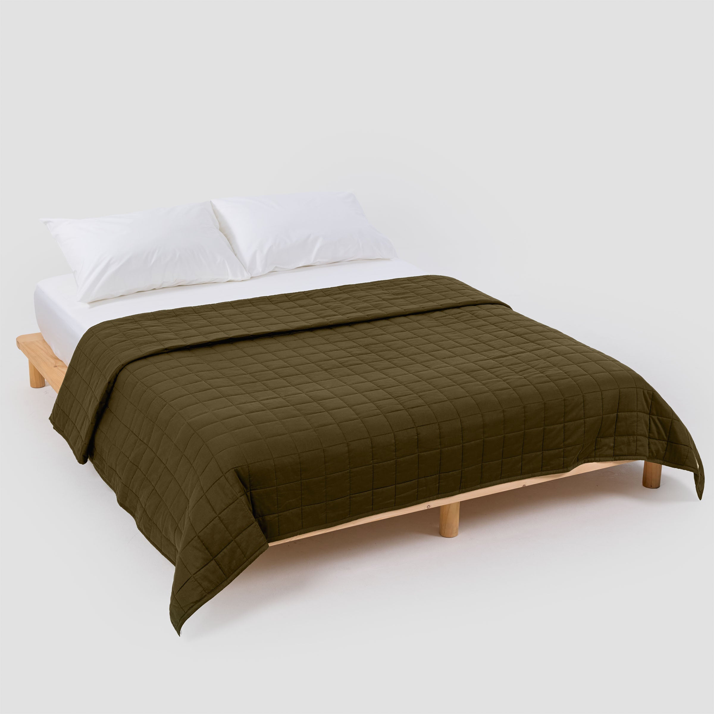 organic-cotton-quilt-in-moss-colour-by-sojao