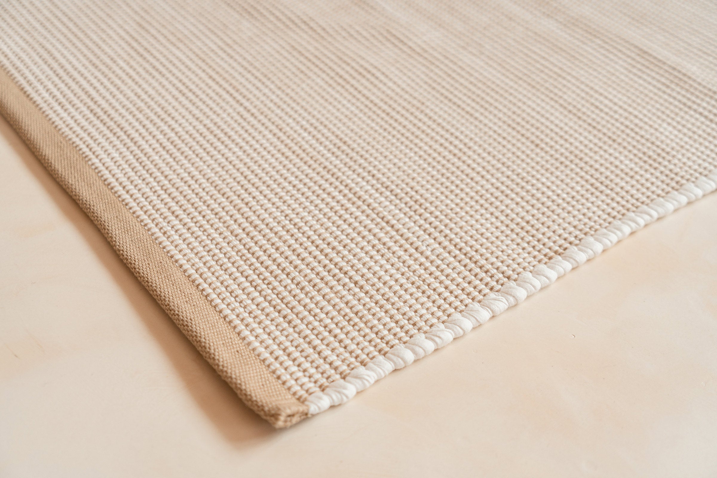 organic-cotton-floor-mats-details-in-white-colour-by-sojao