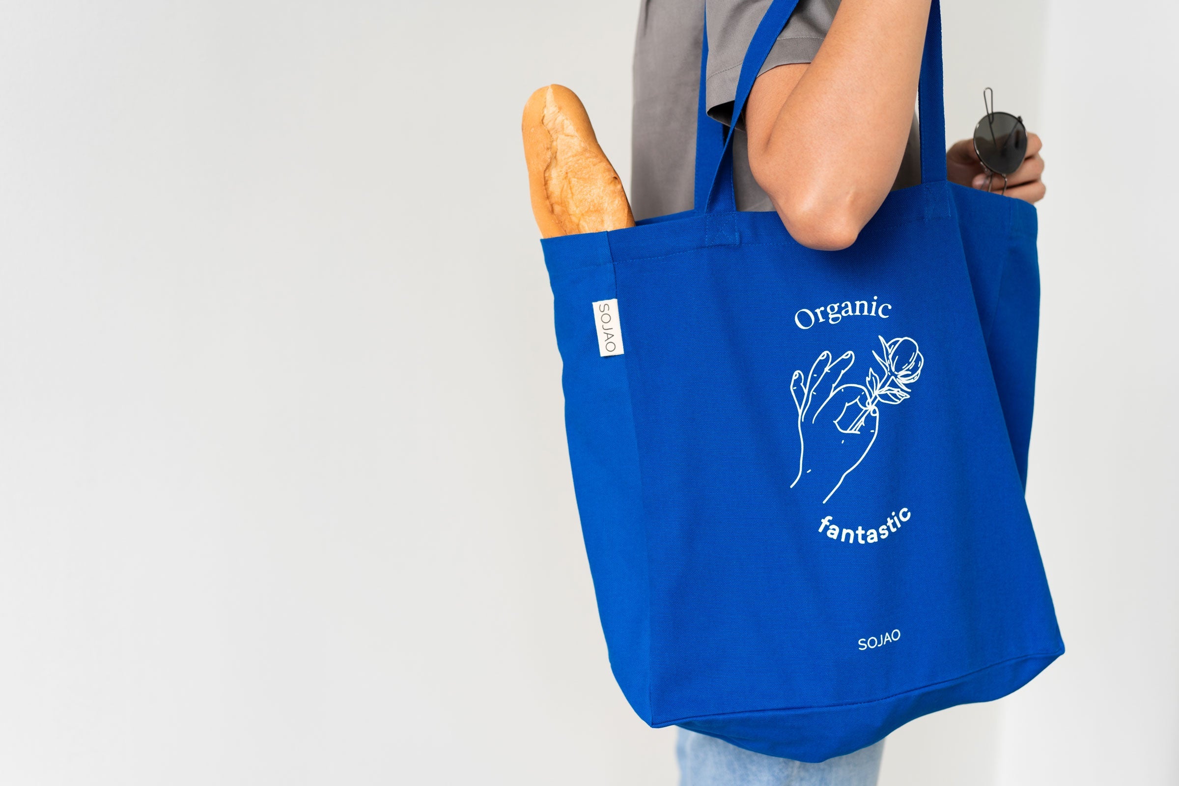 organic-cotton-tote-bag-in-blue-colour-carrying-a-baguette-by-sojao